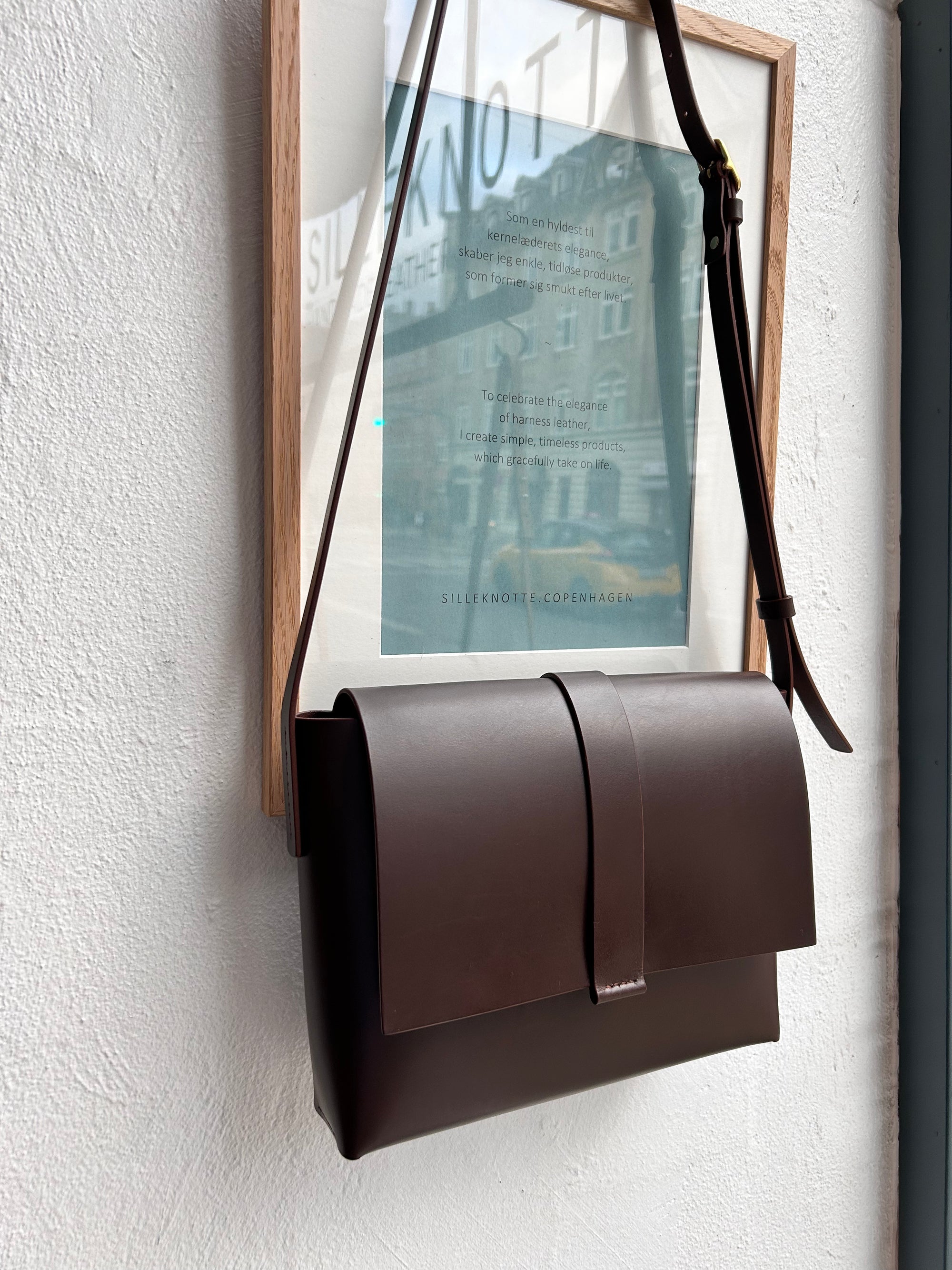 Leather shoulder bag: MARIE (dark brown)