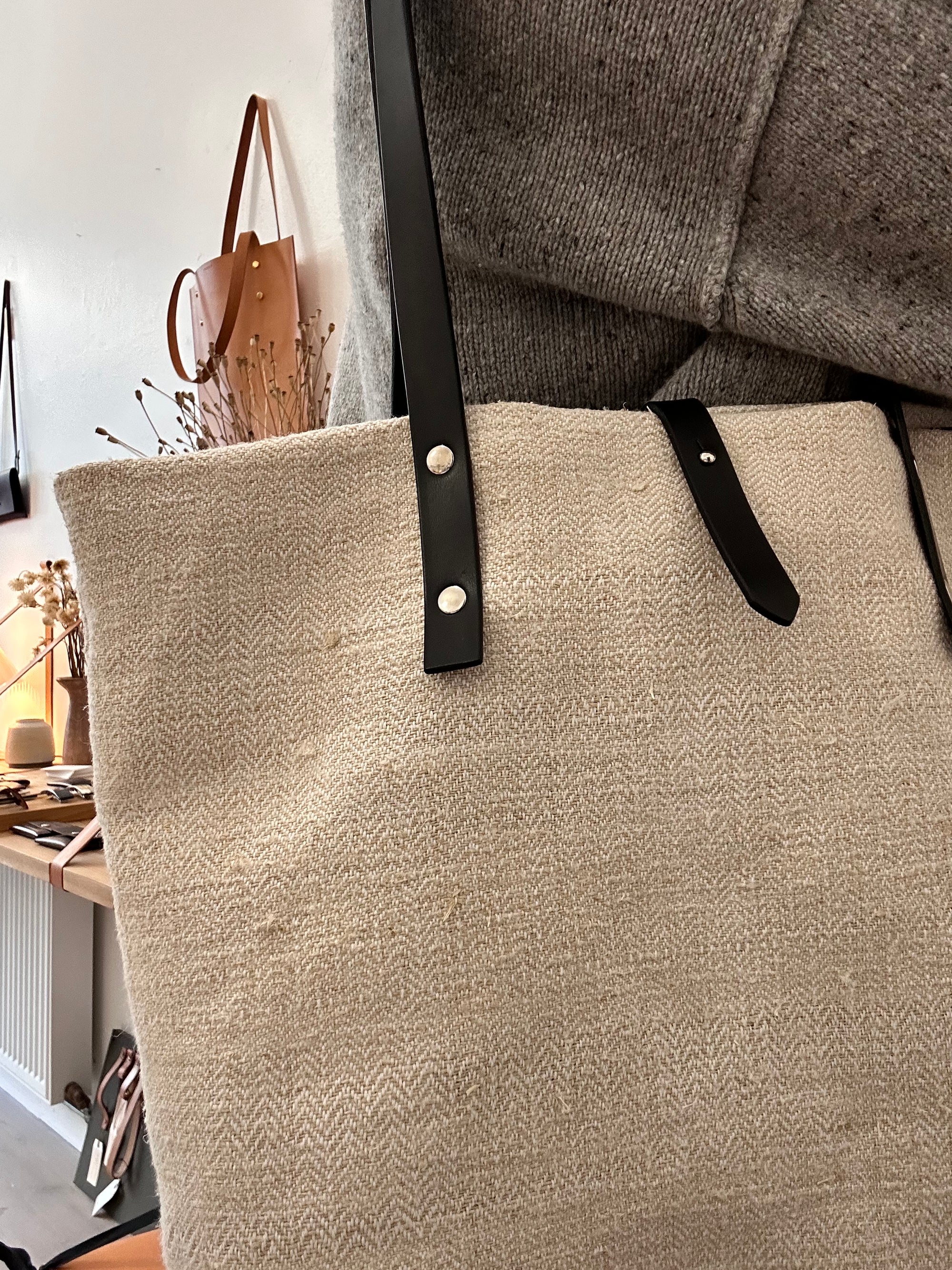 Textile tote - beige hemp with leather straps