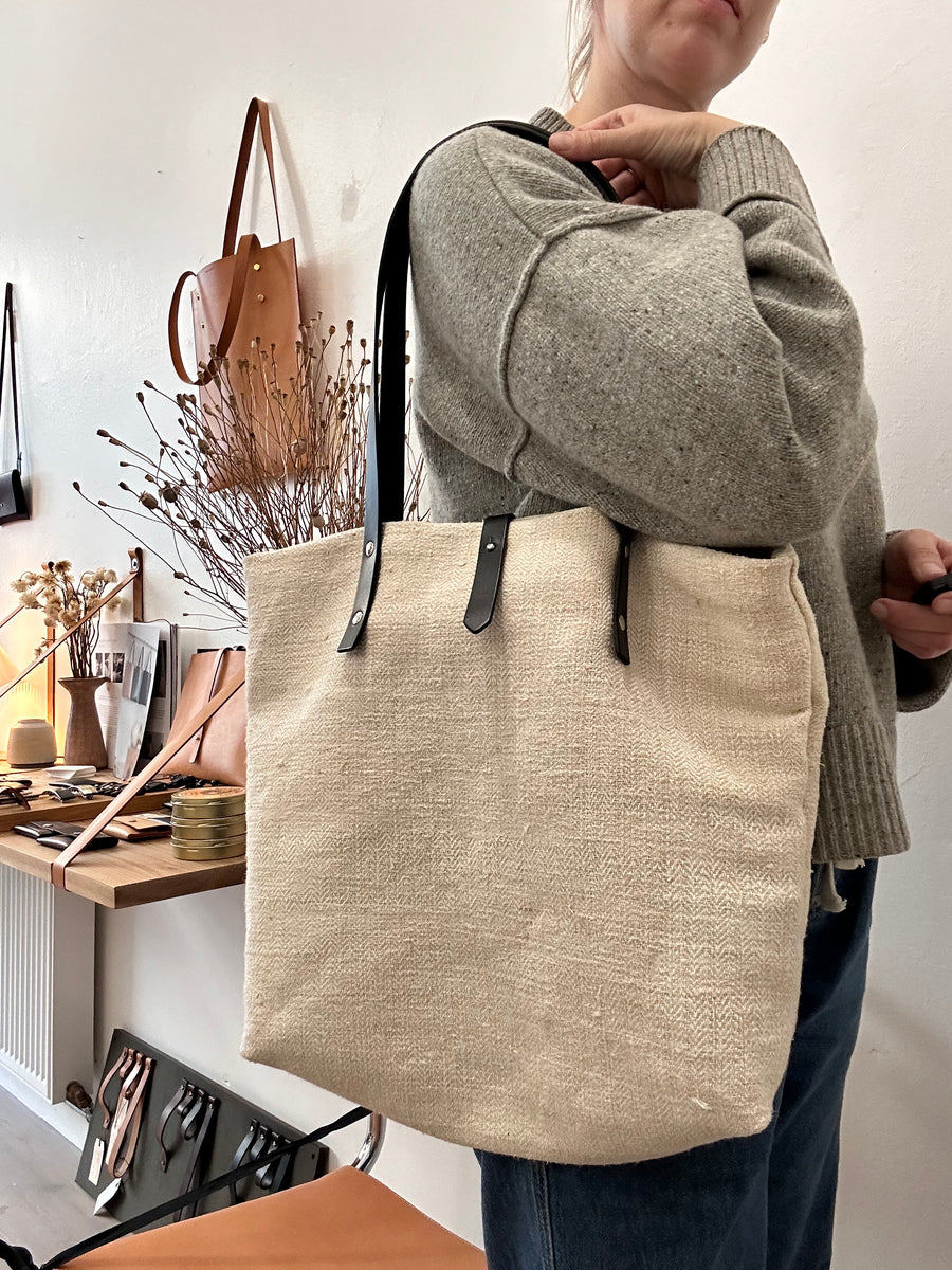 Beige hemp tote with leather straps