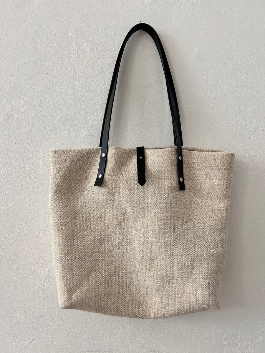 Beige hemp tote with leather straps