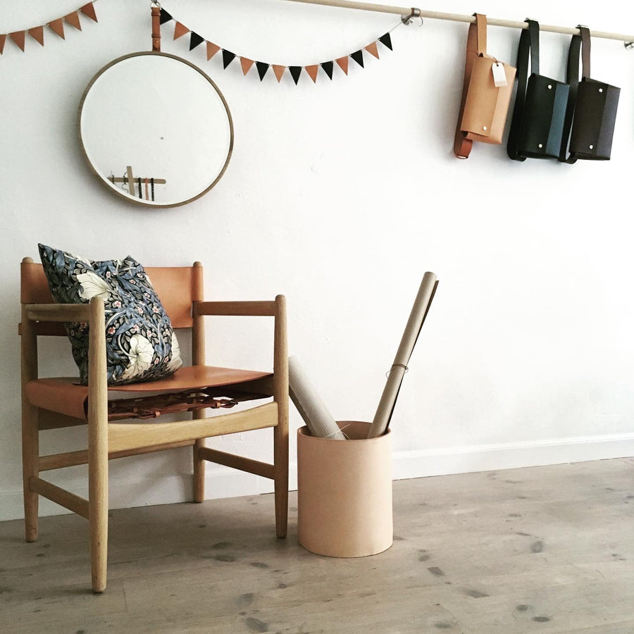 Leather paper basket: PLACE (natural)