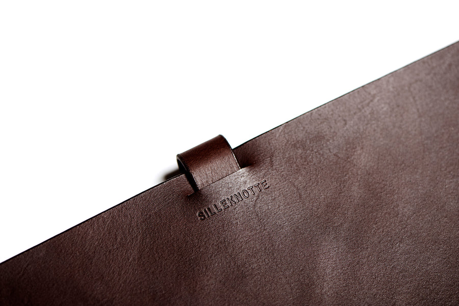 Leather computer sleeve: SIXTEN (dark brown)